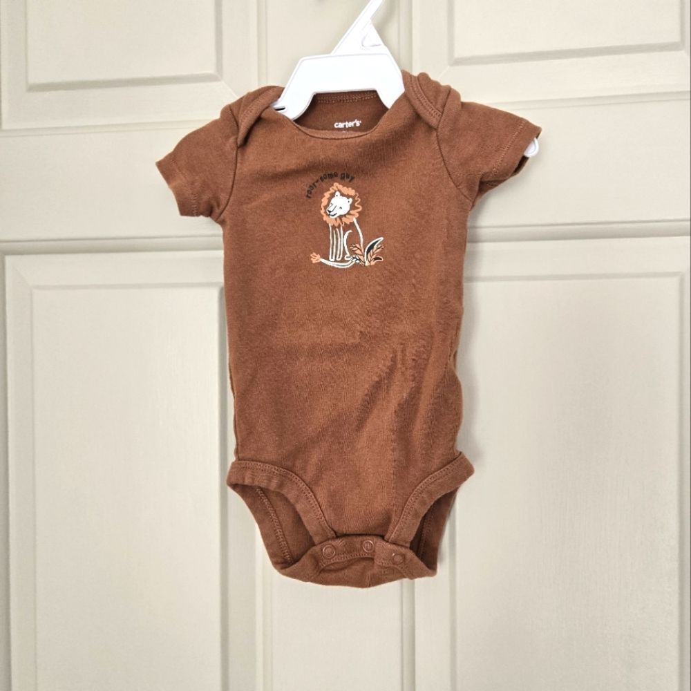 5/$10 Carter's shortsleeve onesie size 3m